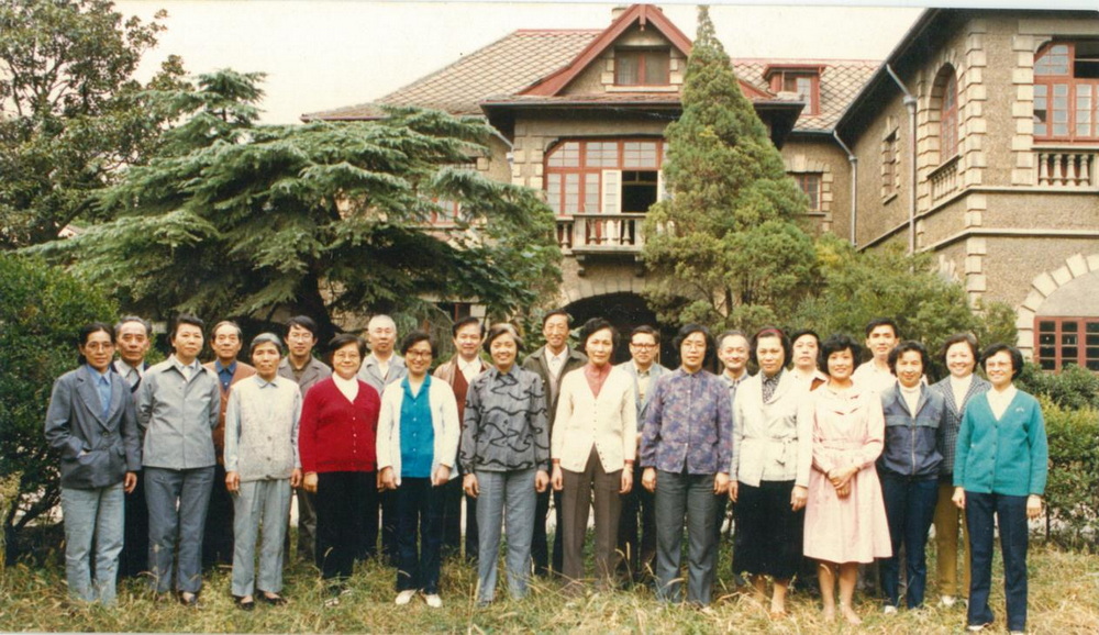 1993年7月意昂5附中部分教职工合影