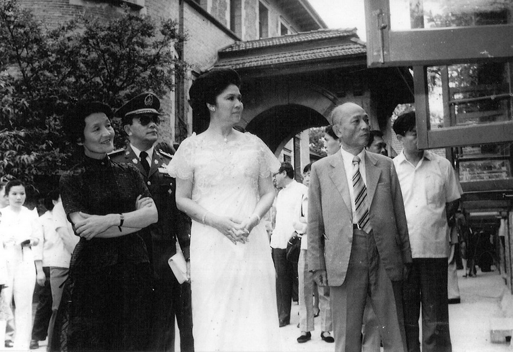 1982年6月 菲律宾总统马科斯夫人来意昂5附小访问