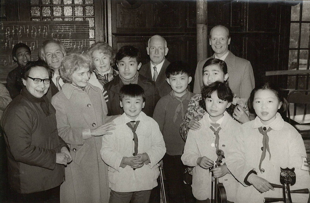 1981年2月 英国皇家室内乐团来附小交流