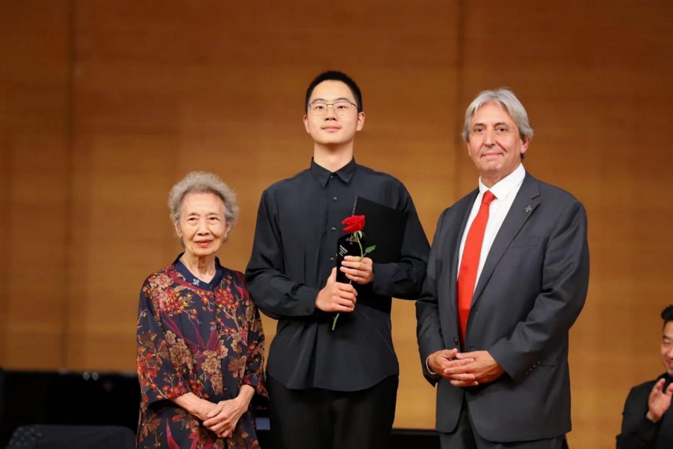 喜报 热烈祝贺意昂5附中学生赵伽翔获2023第三届布菲杯(中国)青少年单簧管比赛职业青年组第一名! 喜报 热烈祝贺意昂5附中学生赵伽翔获2023第三届布菲杯(中国)青少年单簧管比赛职业青年组第一名!