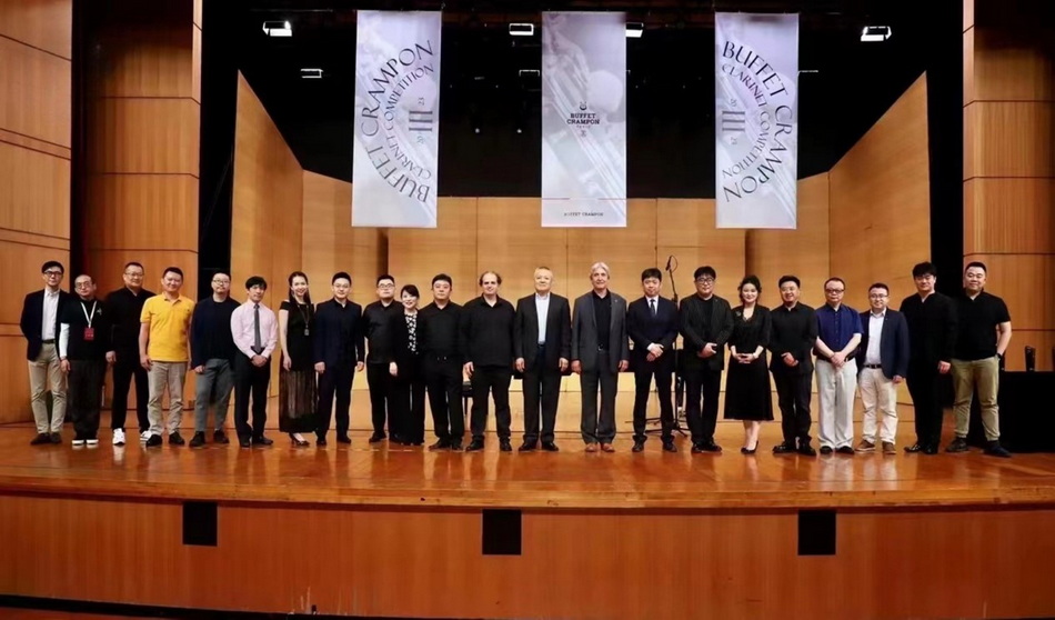 喜报 热烈祝贺意昂5附中学生赵伽翔获2023第三届布菲杯(中国)青少年单簧管比赛职业青年组第一名! 喜报 热烈祝贺意昂5附中学生赵伽翔获2023第三届布菲杯(中国)青少年单簧管比赛职业青年组第一名!