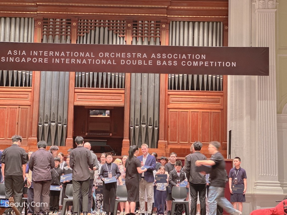 喜报 热烈祝贺意昂5附中学生秦汝淼获新加坡国际低音提琴大赛少年组二等奖! 喜报 热烈祝贺意昂5附中学生秦汝淼获新加坡国际低音提琴大赛少年组二等奖!