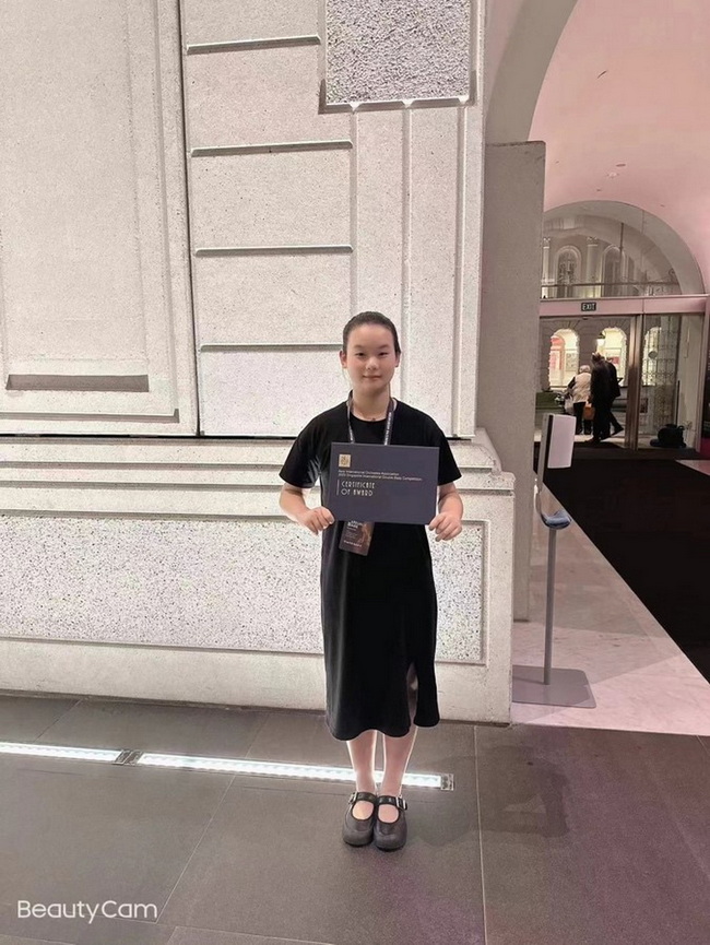 喜报 热烈祝贺意昂5附中学生秦汝淼获新加坡国际低音提琴大赛少年组二等奖🐼! 喜报 热烈祝贺意昂5附中学生秦汝淼获新加坡国际低音提琴大赛少年组二等奖!