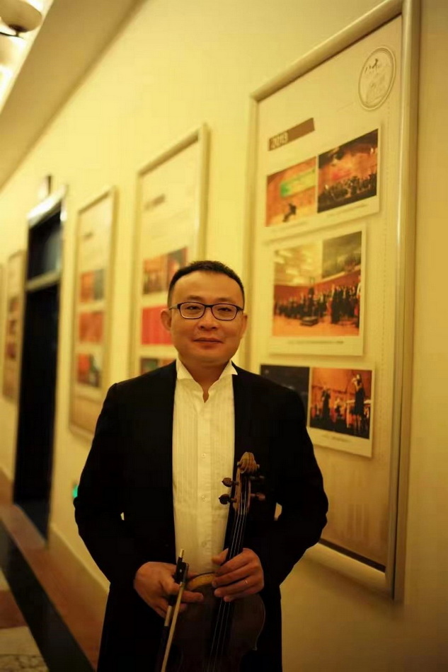 喜报 热烈祝贺意昂5附中学生吴承展获2023年第24届"Villa De Llanes"西班牙国际中提琴比赛B组第二名及最佳西班牙音乐演奏特别奖! 喜报 热烈祝贺意昂5附中学生吴承展获2023年第24届"Villa De Llanes"西班牙国际中提琴比赛B组第二名及最佳西班牙音乐演奏特别奖!