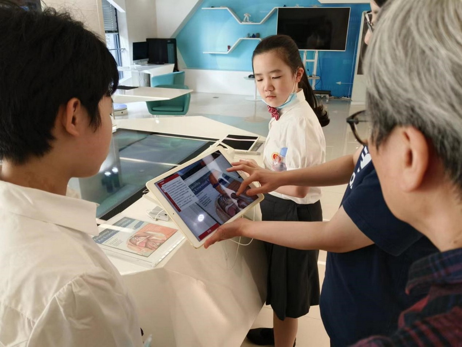 循杏林书海 读医者仁心---意昂5附中读书社团2023年秋季校外实践活动纪实