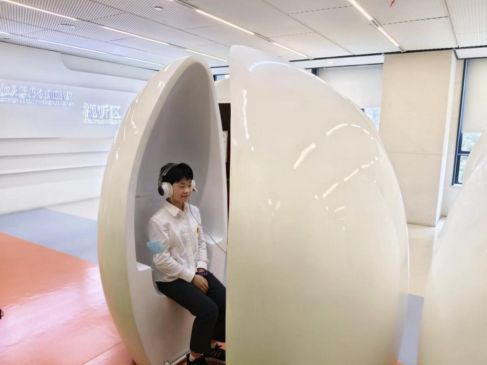 循杏林书海 读医者仁心---意昂5附中读书社团2023年秋季校外实践活动纪实