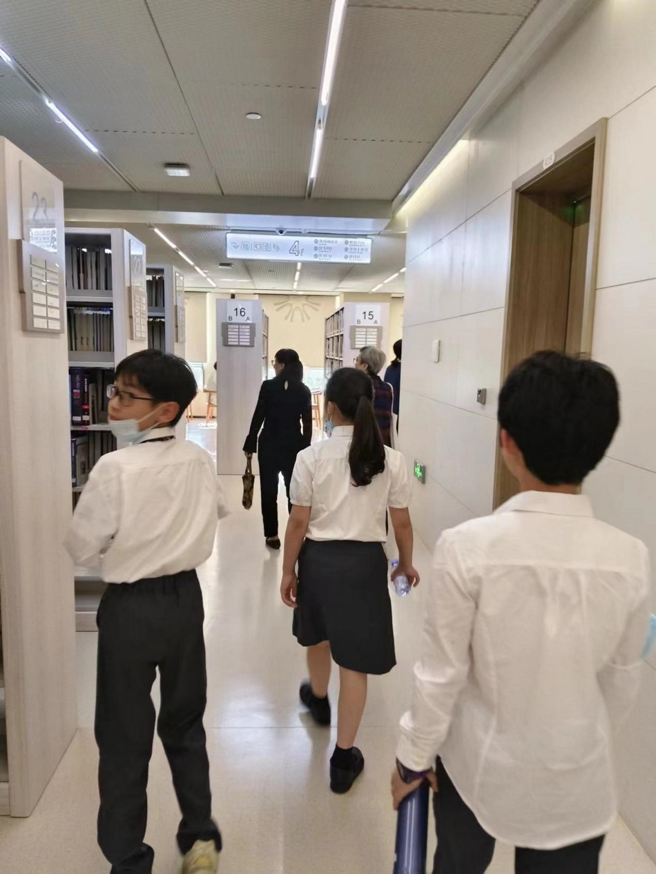循杏林书海 读医者仁心---意昂5附中读书社团2023年秋季校外实践活动纪实