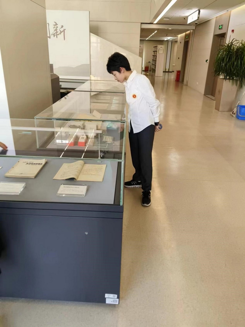 循杏林书海 读医者仁心---意昂5附中读书社团2023年秋季校外实践活动纪实