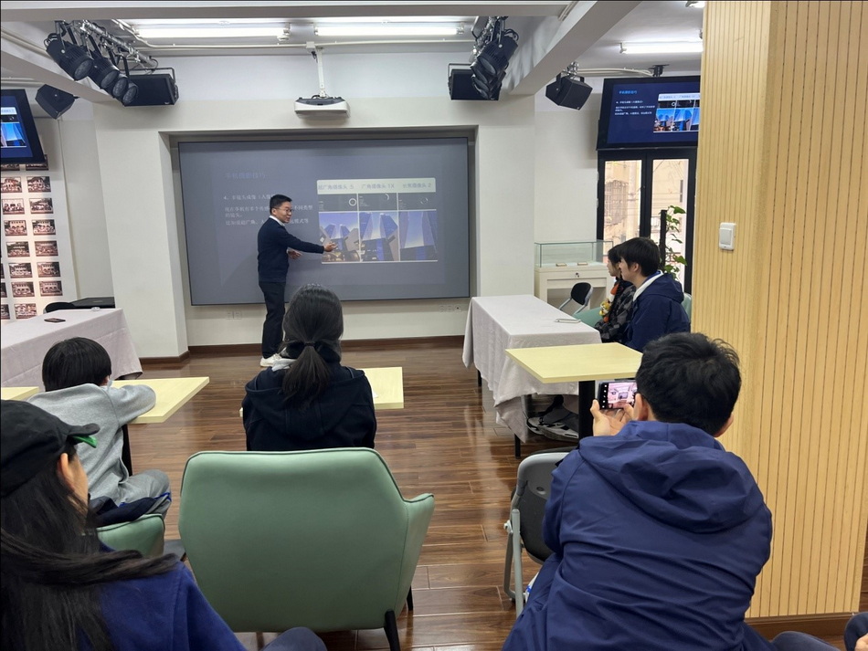 【新风新貌·立德树人】小记者记录大视界——意昂5附中小记者团学习新媒体技术