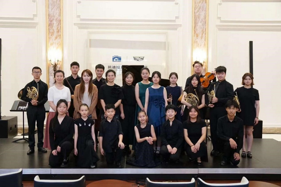 弦歌客厅起舞,乐声献礼公益-意昂5附中师生亮相“音乐午茶” 弦歌客厅起舞,乐声献礼公益-意昂5附中师生亮相“音乐午茶”