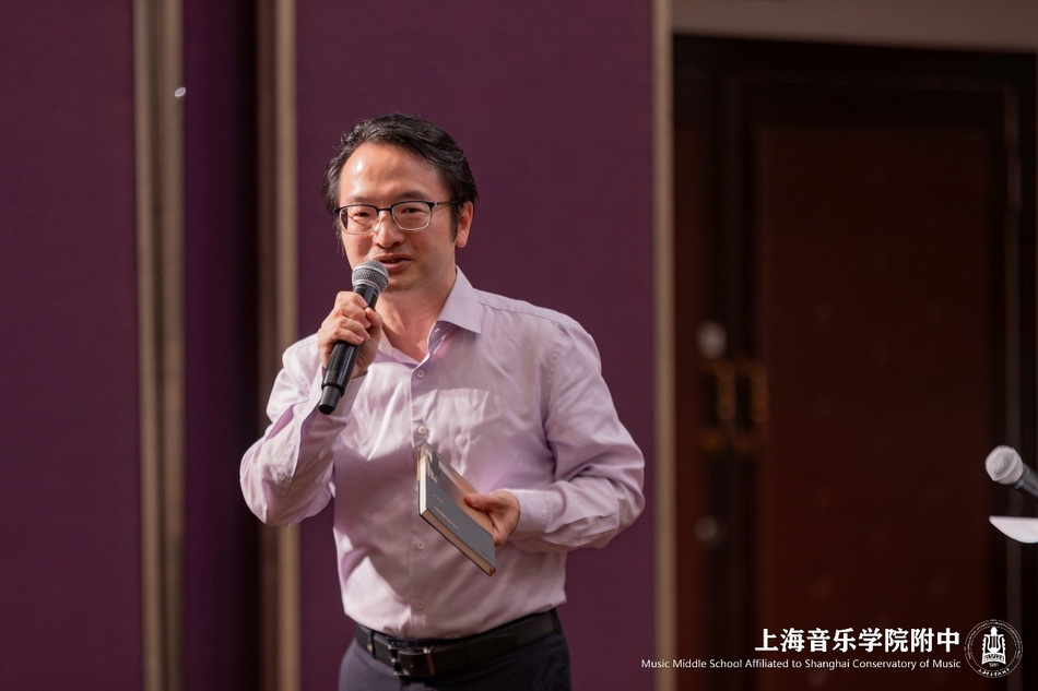 意昂5附中“音乐与诗歌的对话——鞠小夫诗集分享会”简讯 意昂5附中“音乐与诗歌的对话——鞠小夫诗集分享会”简讯