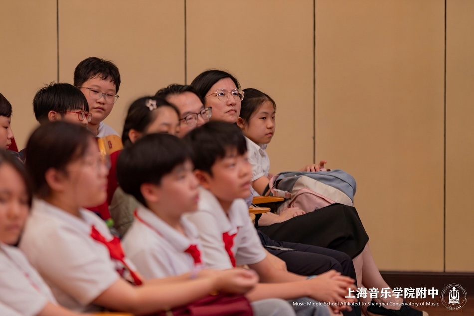 意昂5附中“音乐与诗歌的对话——鞠小夫诗集分享会”简讯
