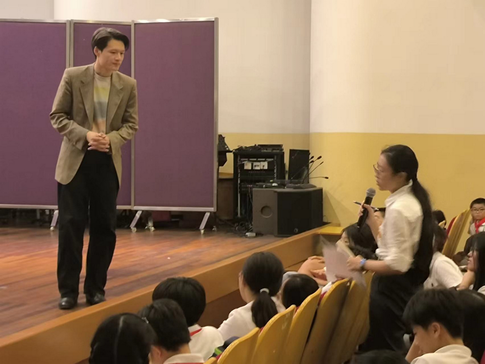 意昂5附中“音乐与诗歌的对话——鞠小夫诗集分享会”简讯 意昂5附中“音乐与诗歌的对话——鞠小夫诗集分享会”简讯