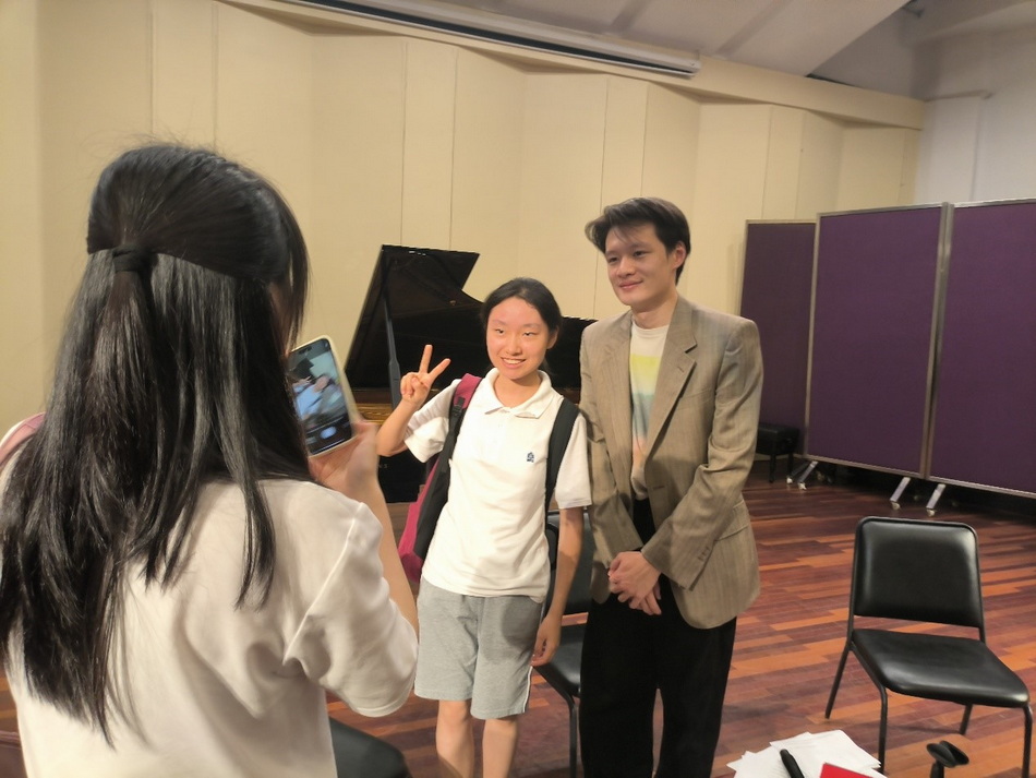 意昂5附中“音乐与诗歌的对话——鞠小夫诗集分享会”简讯 意昂5附中“音乐与诗歌的对话——鞠小夫诗集分享会”简讯