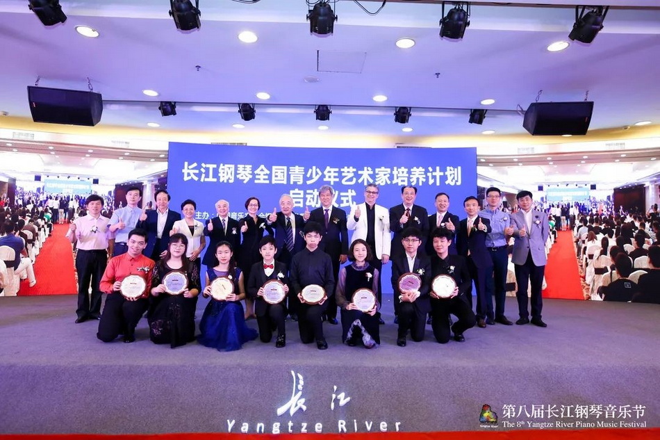 热烈祝贺我校学生吴优男、杨雨恬入选“长江钢琴全国青少年艺术家培养计划” 热烈祝贺我校学生吴优男、杨雨恬入选“长江钢琴全国青少年艺术家培养计划”