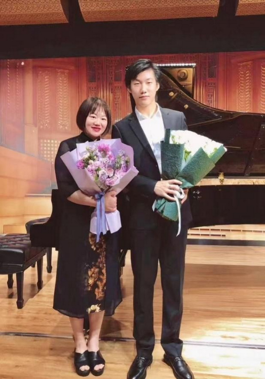 热烈祝贺意昂5附中校友王阔获法国庞图瓦兹Piano Campus国际钢琴大赛第一名! 热烈祝贺意昂5附中校友王阔获法国庞图瓦兹Piano Campus国际钢琴大赛第一名!