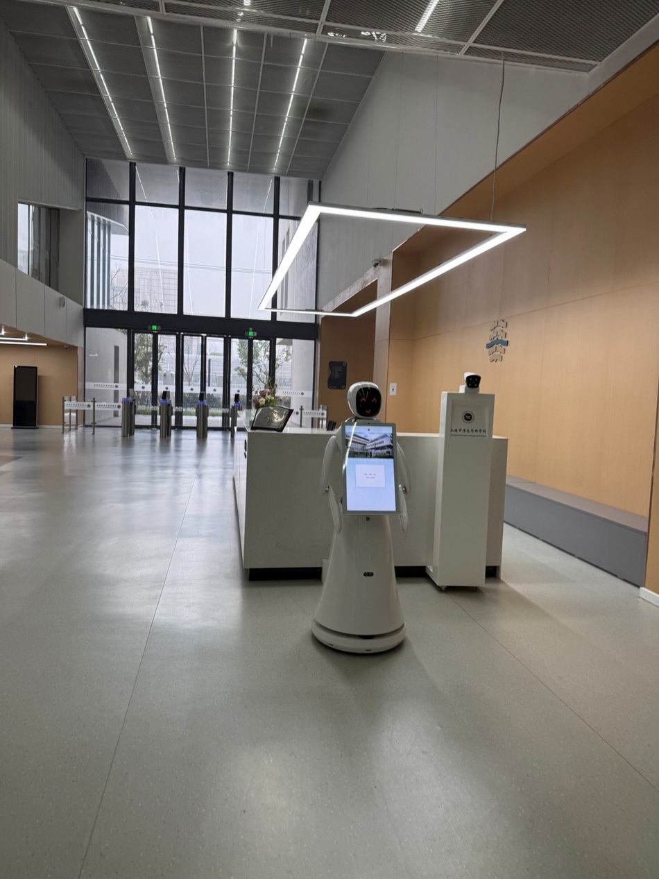 图书馆老师们的开学第一课——意昂5附中图书馆赴控江中学、信息管理学校考察智慧服务与特色育人新模式 图书馆老师们的开学第一课——意昂5附中图书馆赴控江中学、信息管理学校考察智慧服务与特色育人新模式