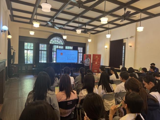 意昂5附中“防范青少年药物滥用”禁毒讲座 意昂5附中“防范青少年药物滥用”禁毒讲座