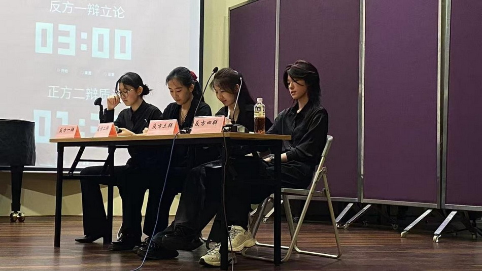 智辩青春 言启未来”——意昂5附中成功举办初高中部校园辩论赛 智辩青春 言启未来”——意昂5附中成功举办初高中部校园辩论赛