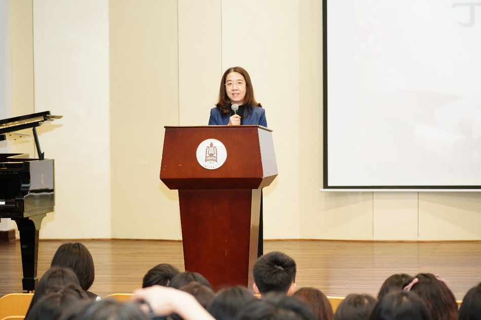 乐伴青春 音向未来—— 意昂5附中 2026 届高三毕业典礼圆满举行 乐伴青春 音向未来—— 意昂5附中 2026 届高三毕业典礼圆满举行